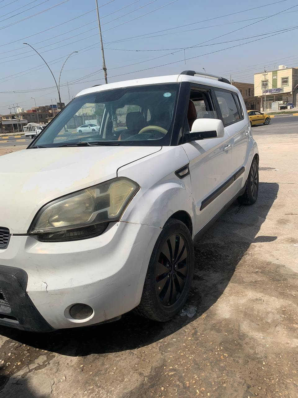 الســــــلام عليكم
بعد اذن الادمن

الســعـر  87   $
بيها خبزه 😉 (نص گرصة بالدشبول)...
كيا صول 2011، خليجي، 1600، تبريد فول، ماشية 248000 كم، رقم اربيل، سنويه 2030، السيارة نظيفه مثل ما واضح بالصور وسونارها كذلك موجود، ***********

نص مكتوب في الصور:
- i love here hila 17-9-2017