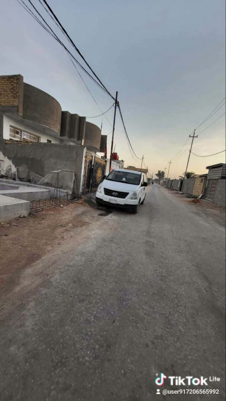 دار البيع المساحه 200 متر طابو زراعي سند 25اقرار محكمة
العنوآن النجف كوفه علوه الفحل خلف شارع الفلل 

غرفتين استقبال صالة مطبخ منور عدد2

صحيات داخلية وخارجيه 

البيت على شارع تبليط 10 متر 

اناره ليليه  كافه الخدمات 

البناء طابوق 🧱 
 الارضيه مع السقف كونكريت 

للأستفسار خاص ***********وتساب 

 في شارع الفلل قرب مخزن الموز

نص مكتوب في الصور:
- TikTok Lite
- @user917206565992
- Tik Tok Lite @user917206565992