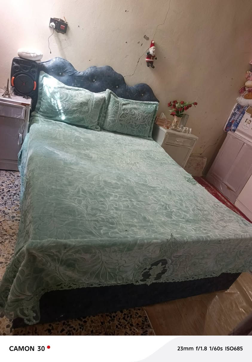 سلام عليكم غرفه تركيه نضيفه كلش احله من الصوره سعر 300 قفل عنوان نجف شارع المطار القديم ***********

نص مكتوب في الصور:
- CAMON 30 23mm f/1.8 1/60s ISO737
- CAMON 30 23mm f/1.8 1/60s ISO685
- CAMON 30 23mm f/1.8 1/40s ISO871
- CAMON 30  23mm f/1.8 1/40s ISO727