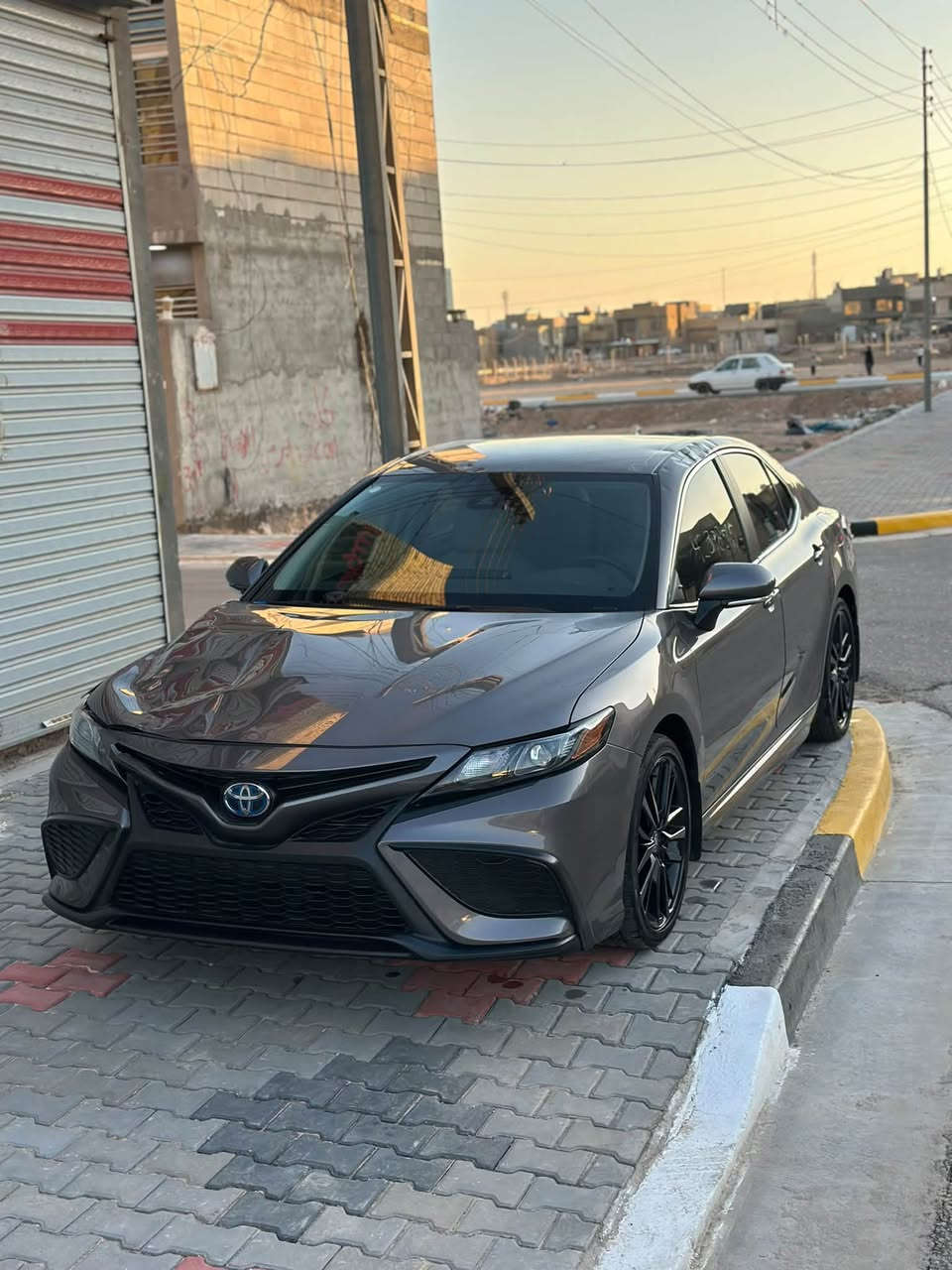 سلام عليكم 

� للبيع: TOYOTA كامري 2024 SE هايبرد 🔥
* وارد أمريكي 🇺🇸 دخول جديد
* ماشية: 24 ألف km
* اللون: رصاصي مميز
* رقم كربلاء مميز وباسمي
* داخل السيارة ابيض جلد 
* سعر 195 وبيه مجال
* ملاحظة: ضربة خفيفة من شجرة (مو مصلّحة حالياً مثل ما موضح بل صور
مكاني كربلاء لاستفسار 📞 ***********
***********
