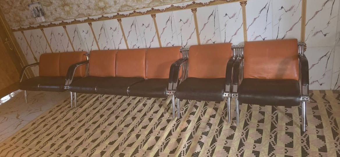 كراسي للبيع الشراي يجي خاص او ينتصل عله الرقم ***********العنوان حله السعر انتصل وتدلل
