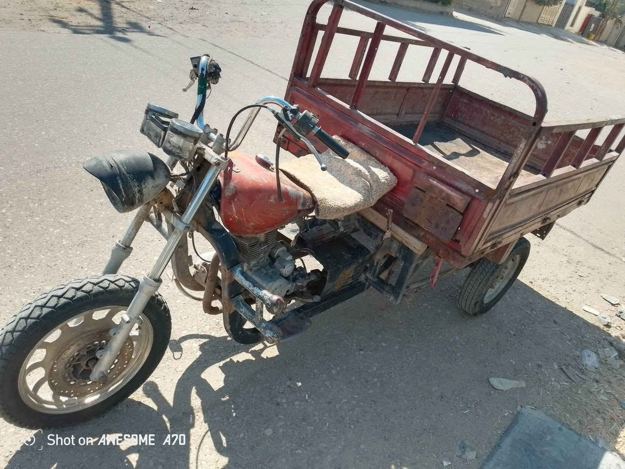 ستوته بصرويه موديل 14محرك 18شرط لا صرف ولا بخار ركبه شاصي اكسن نشاط معدل فول بودي بقلوه قلاب سعرهه 550بيهه مجال مكاني حي العسكري شركه طارق خابر ودلل ***********

نص مكتوب في الصور:
- Shot on AWESOME A70