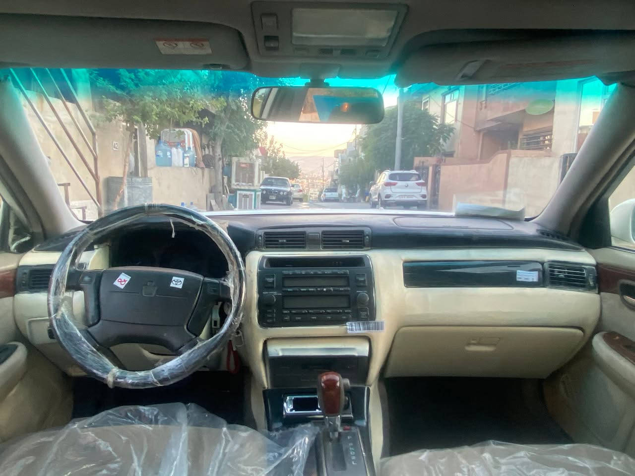 مەلیکە ساح
مەکینە فیفیتی
دوو دوگمە
سڵایت
جوار کوشن کارەبا
دوای کریستاڵ 
پیشی عادی 
سەیارەیەکی بی مەسرەف 
تەبرید بەشەرت
تیبینی سەیارەکە بەشەرتی موسوبڕاوە 
سەقفی بۆیاخ نەبیت 
قرجیکی دوای هەیە بی حەوز گرتن 
داژخوڵی جوان نیە
سڵایتەکەی ٣٠ بۆ ٥٠ هەزاری ئەویت بۆ جاکردن 
پارەی مەلیکەیەکی بڕاوەیە
شوین سلیمانی 
***********
