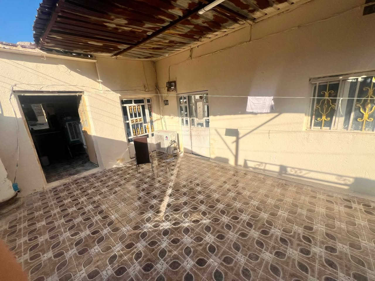 بيت للبيع مساحة 240متر
في حي الزهراء الثاني_بسعر مناسب 
تجاوز _معاملة طابو بلديه 
غرفتين وصاله ومطبخ ومضيف وصحيات ومخرن خارجي 
للاستفسار ‭***********
