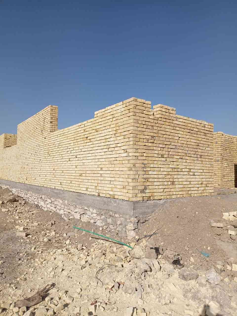 على بركه الله هيكل للبيع يتكون من غرفتين وبراني ومطبخ مع صحيات المساحه ١٥٠ متر واصل ماء ومجاري فقط في المزرع القطعه كدامه متنزه رقم العقار ٨٨٨ الوجبه الاولى الاتصال *********** بيه واتساب
