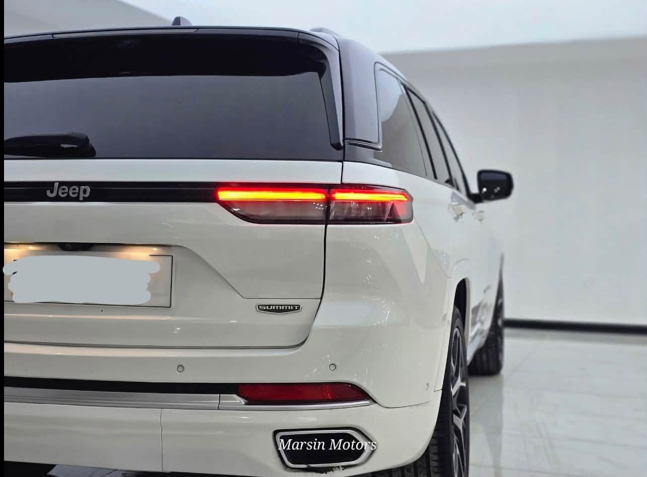 جيب موديل 2022 سومت
فول مواصفات 8 سلندر فورويل جكات 3 شاشات 
المحرك : V8 5.7
ممشى السيارة: 77 الف 
موصفات:
رباعي 4x4
  نظام تعليق هوائي (جكات).
  قيادة ذاتية عند المنعطفات.
  رادار امامي مع مانع تصادم .
  نظام الرؤية الليلية.
  تحذير الخروج عن المسار .
  مستشعر نوم السائق مع نظام التوقف الآلي
  تحذير النقطة عمياء ٥ .
  نظام تحذير عند تجاوز السرعة المحددة.
  نظام عرض المعلومات على الزجاج الامامي (HEAD UP
(DISPLAY
  نظام تقليل الضجيح داخل المقصورة.
  إنارة محيطية.
  شاحن موبايل وايرلس.
  تعديل وضعيات مقود السائق كهربائيا.
  مرايا تعتيم ذاتي.
  المرايا الجانبية قابلة للطي كهربائيا
ظام الصوت من ماكنتوش مع 19 سماعة.
ويل قياس 21 انج .
* سقف بانوراما .
  شاشه كبيرة 10.1 انج .
  شاشة للراكب الأمامي .
  لوحة القيادة بقياس 12 أنج.
5 كاميرات خارجية مع بخاخات ماء للتنظيف.
 كاميرا للمرأة الداخلية.
  تصوير حراري ليلي .
  المصابيح الأمامية زنون .
  كشافات الضباب زنون .
  دخول ذكي.
  بصمة على 5 ابواب للدخول الذكي.
  تشغيل عن بعد .
  الصندوق الخلفيي كهربائي .
  فتح الصندوق الخلفي مع حركة القدم.
  فرش المقصورة الداخلية من الجلد الطبيعي الفاخر.
  اضافات من الخشب الطبيعي للمقصورة الداخلية.
  ذاكرة لحفظ وضعيات الجلوس للمقاعد الأمامية
  مساج للمقاعد الامامية .
  المقاعد الأمامية كهربائية .
  المقاعد الأمامية تبريد وتدفئة .
  المقاعد الخلفية تدفئة وتبريد .
  ستائر للشبابيك الخلفية.
  انارة داخلية LED متعددة الالوان .
  حساسات امامية وخلفية .
  5 راكب .
  مكيف خلفي مع وحدة تحكم منفصلة .
  تدفئة مقود القيادة.
  مانع تصادم خلفي .

مكان السيارة اربيل 📍

للاستفسار: (***********) (***********)

نص مكتوب في الصور:
- Marsin Motors