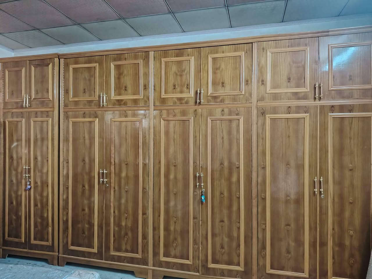 غرفه خشاب جديده صارلها شهر من فصلتها خدش مابيها
سعر مليون و600 
استفسار ***********
