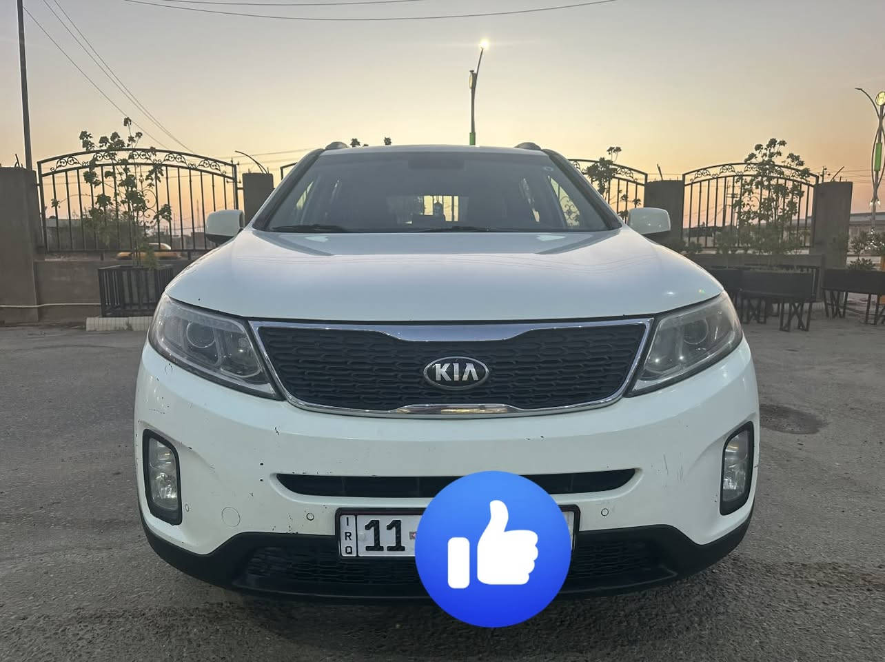 السلام عليكم

للبيع فقط 
كيا سورنتو / kia sorento
الموديل :2015
وارد خليجي عماني مكفولة 
السياره نص مواصفات 

ماشية ١٤١ الف كيلومتر 

المواصفات
-مكينة ٦ سلندر ٣.٥ 
-تبريد ٣ قطع
-تحكم ستيرن جهتين
-كشنات مخمل بيجي
-لد امامي 
-لايت عالي زنون 
-٧ راكب
-نظام ECO
وباقي مواصفات السورنتو معروفة

رقم بغداد انكليزي بأسمي تحويل ثاني يوم
( السيارة كفاله عامه من الصبغ والتبديل 
بيها فقط رصعات بسيطة) بس المحرك بيه بداية كازكيت 

السعر 163$ وبيها مجال بسيط
للاستفسار ***********
