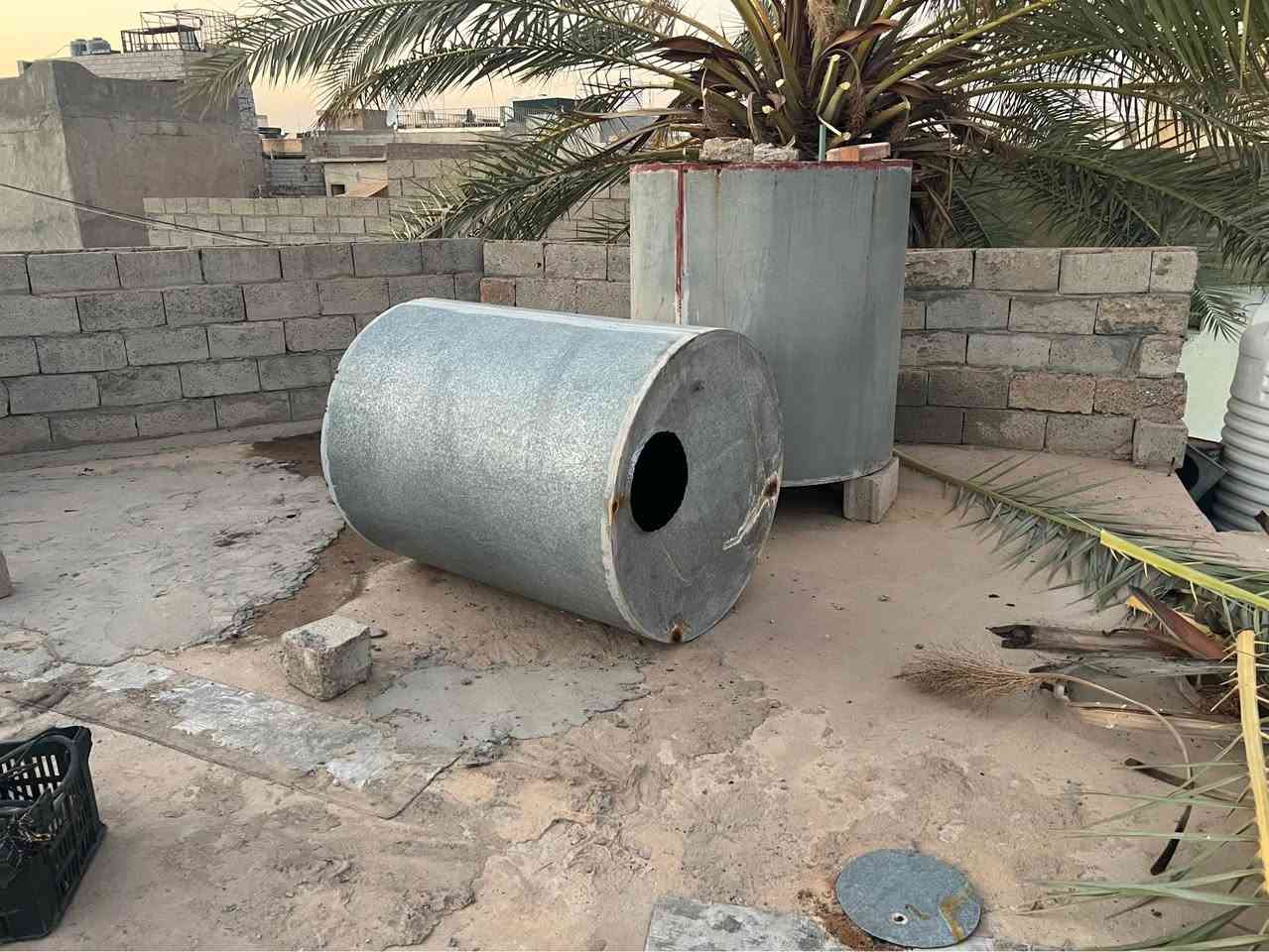سەروبن کردنی هەموو تانکیەک لە شوێن خۆیدا پێویست بەوە ناکات بەم بێ مەعاشیە پارەیەکی زۆر سەرف بکەیت دەچینە سەربانی ماڵان بۆ چاک کردنی هەموو جۆرە تەنکیە بۆیە پێویستت بە تانکی تازە ناکات ئێمە بۆت تازە دەکەمەوە *********** بەڕێزان ئەگەر تانکێکەت یەک کونی تێدایە هەر سەروژێری بکە چونکە کە کەوتە ڕزیان بنی تانکی ئیتر بەردەوام کون دەبێت بۆیە یەک جار مەسروفی تێدا بکە السليمانية, العراق
