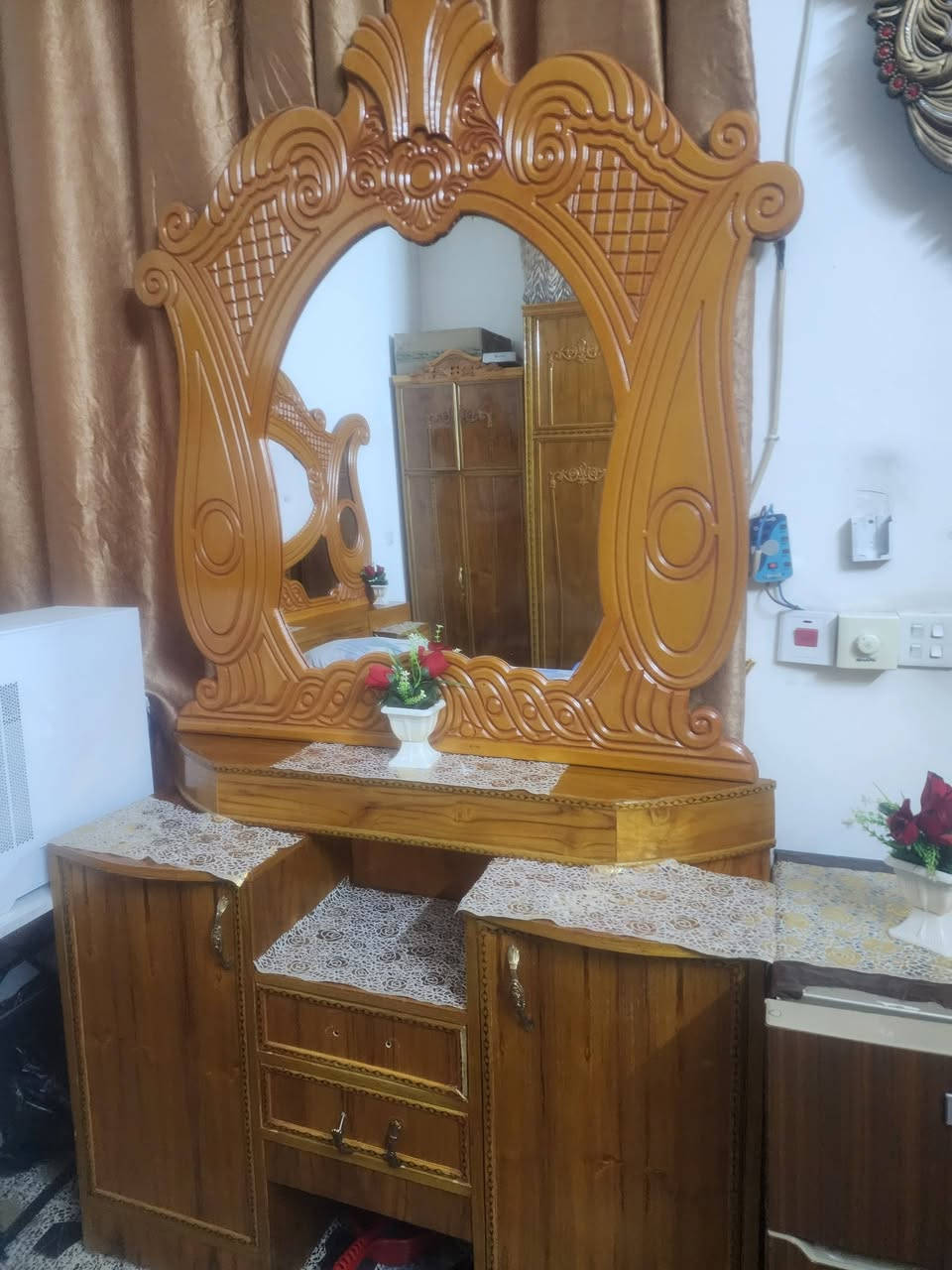 سلام عليكم اخشاب كلهن نضيفات ما عده الدوشك ميز او جرباه كامل اي ضرر ما بيهن السعر ٢٥٠ مكاني بغداد مدينه الصدر ***********
