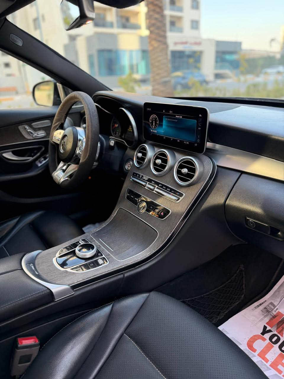 بيع مستعجل جوا سوك 195 ورقه 
مرسيدس C300 AMG  اصل 2019 فووول 
بانوراما كامله كواسي مومري ستيرن كهرباء شاشه كبيره مطعمه ابانوس فول للأخير 
ماشيه 80 الف حادثها خلفي جدا خفيف صورته موجوده
 بدون شواصي بدون لغود (( بدون ايرباك )) 
مكاني بوابه العراق المنصور 
رقمها بغداد باسمي 
*********** محمد
