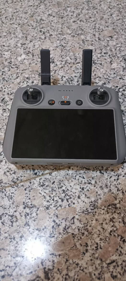 مني فايف بلاص استخدام قليل dji mini5 PRO
اخو الجديد للبيع  السعر 1850 مليون و850الف 
قفل كامل ملحقات كيبل شحن فلاتر ريش قاعدة شحن 3بطاريات  
للاتصال ***********
