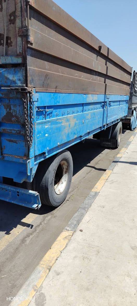 للبيع عربانه اوربيه طول 7 متار و ربع حمل 30 طن جاهزه ربع ماتصرف عليها بيها 8 تواير جدد 70 مال مجنوي المكان الموصل الرقم ***********
