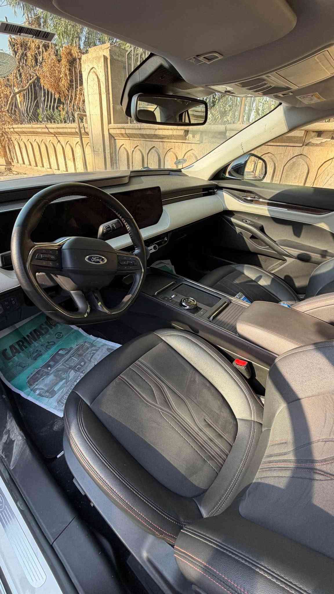 ٢٠٢٤ فورد تورس فئة تيتانيوم خليجي وكالة القاصد 
مواصفات السيارة 
* المحرك: 2.0L EcoBoost Turbo
* 4 سلندر
* القوة: 232 حصان.
* العزم: 382 Nm
* القير: أوتوماتيك 8 سرعات
* الدفع: أمامي FWD
* أوضاع القيادة: Normal / Sport / Eco
* خزان الوقود: 66 لتر
* ويل 19
* مقعد السائق كهربائي 10 اتجاهات
* مقعد الراكب الأمامي كهربائي 6 اتجاهات
* مكيف Dual Zone.
* إضاءة داخلية Ambient متعددة الألوان
* مرآة داخلية Auto-Dimming
* تشغيل ودخول بدون مفتاح
* نظام SYNC 4.
* Apple CarPlay.
* Android Auto.
* شاشة عدادات رقمية 8 إنش
* حساسات امامية وخلفية
* نظام النقطة العمياء 
* مانع الاصطدام الامامي
* مثبت سرعة تفاعلي 
* المحافظة على المسار
* سقف بانورامي 

حادث السيارة
- pdr ربع الجاملغ الامامي وحافة البنيد وصبغ على كد المكان 
- pdr بالجاملغ الخلفي جهة الراكب بس زغير جداً والضربة صايرة بالدعامية الخلفية
-  ضربة خفيفة بالباب خلف السائق
السعر ٢٣٠ وبيها مجال 
للتواصل خاص او واتساب *********** كربلاء, العراق
