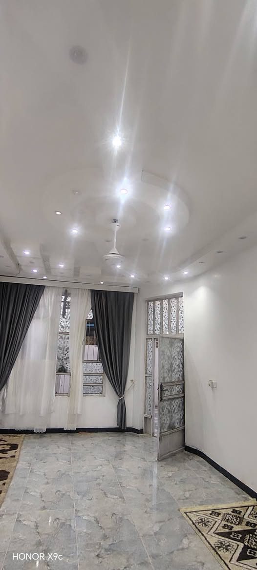 الدار للبيع 220متر
زراعي بناء حديث غرفتين 5x5
صاله 10x5
مطبخ 5x5
استقبال 8x4
صب كونكريت ارضيه بور سلين إيطالي درج مرمر محجر المنيوم بناء طابوق خدمات ماء كهرباء سوق مدارس يبعد عن الشارع العام 50متر شارع تقاطع النهروان السيطره جرف النداف منطقه قريه 10 قرب صيدليه النموذجيه قريه 10
***********
***********
