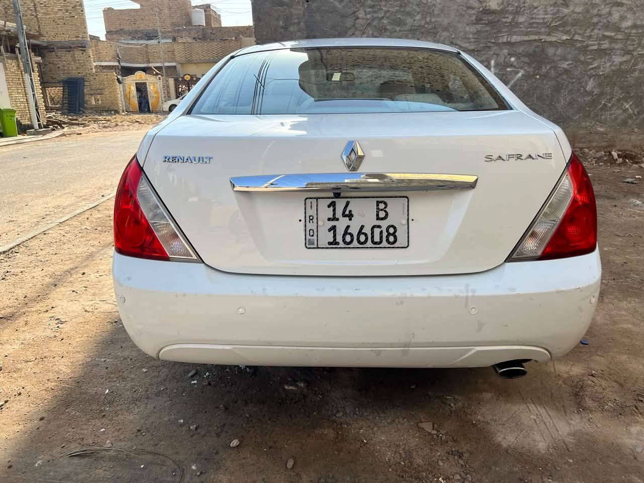 ربنو سافران ٢٠١٠ كفالة عامة من الضربة والصبغ والتبديل محرك كير حداديه تبريد ثلج تراي زيرو مواصفات خاصة بصمة فتحة سقف تبريد بيانو شاشه وكاميرا حساس خلفي محرك ٤ سلندر بلاد رقم بصرة انكليزي باسمي تحويل مباشر وابيع شرط التحويل 
مكان السيارة ميسان 
اي استفسار ***********
