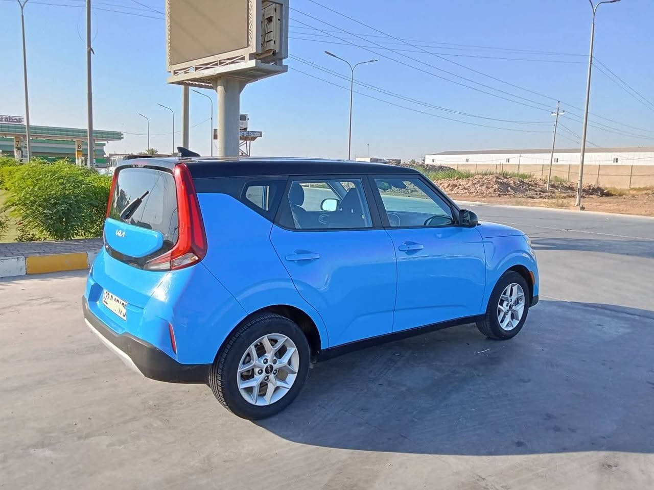 ﷽
‎🚗 كيا سول موديل 2023 وارد امريكي للبيع 🚗
فئه S رقم اربيل بأسمي تحويل مباشر
‎حداث كما موضح بل صور💯‼️‼️
مواصفات
✅ Apple CarPlay
‎✅ شاشة لمس
‎✅ كامرة خلفية
‎✅ كشنات كهرباء
‎✅ مرايا كهرباء
‎✅ جامات كهرباء
‎✅ مثبت سرعة
‎✅ تحكم بالدركسون
‎✅ بلوتوث + USB
‎✅ تكييف ثلج ❄️
‎✅ نظام ECO لتوفير الوقود
✅ ABS + ESP
‎✅ وسائد هوائية متعددة
✅ مقعد السائق كهربائي
✅ لون تو كولر سمائي-أسود المميز
‎ومواصفات أخرى منها تحديد مسار-تحديد سرعة-قيادة ذاتيه-إطفاء ذاتي عند التوقف-رادار امامي خلفي-رادار بالمرايا الجانبية -كامره خلفية-بصمة تشغيل.
✨ اقتصادية بالوقود
‎✨ داخلية نظيفة جداً
‎✨ جاهزة للاستخدام
‎📍- الموقع بغداد
الموقع الثاني الصويرة

📞***********
