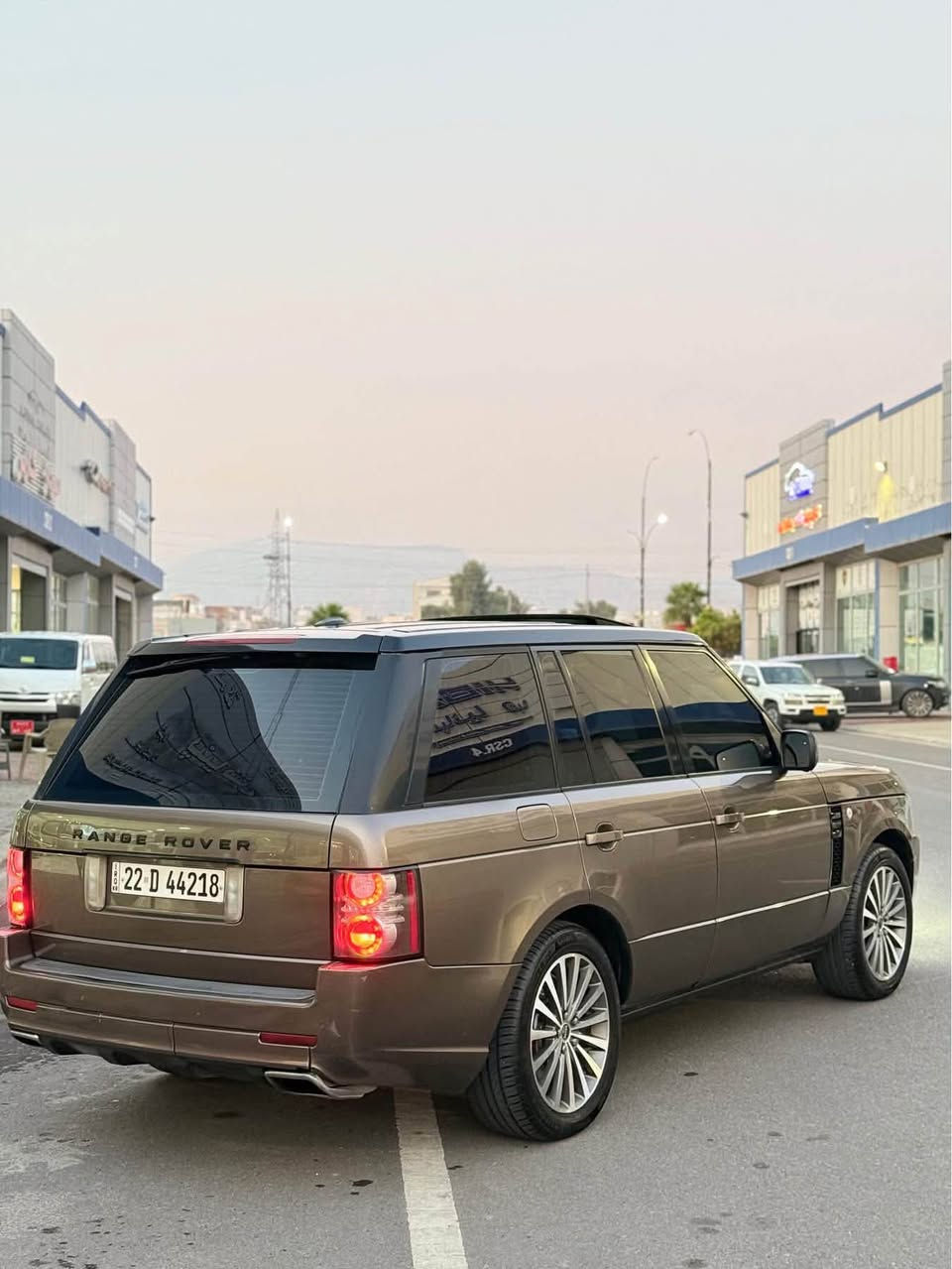 للبيع او مراوس حسب القناعة
رانج روفر ROVER - VOGUE -  2010

اللون :- ذهبي
المحرك :- V8  سوبر جارج 
العداد :- 211.000KM الف حقيقي 
المواصفات فول فول 
:- بصمة 
:- سلايد 
:- 5 كامرات  
:- رادار جانبي 
:- جكات  
:- مري شفط كهربائي  
:- فور ويل 4✖️4 ( دبل اكسل ) 
:- ستيرن تدفئة 
:- كشنات جلد كريمي  
:- الكشنات تدفئه و تبريد
:- لايتات زينون 
:- حساسات
:- سماعات HARMAN/KARDON 
وبعد بيها المواصفات المعروفة 
السيارة جاهزة وبشرط الكير والمحرك والحدادية والكهربائيات 
رقم اربيل تحويل بشرط 
مكان السيارة :- صلاح الدين - الشرقاط 

🚩 السياره بيها قطعتين كلير جهة السايق 
وجاملغ خلفي نص معجون 🚩

السعر : 145$  بيها مجال بسيط🚩 

للاستفسار اتصل :-   ***********
