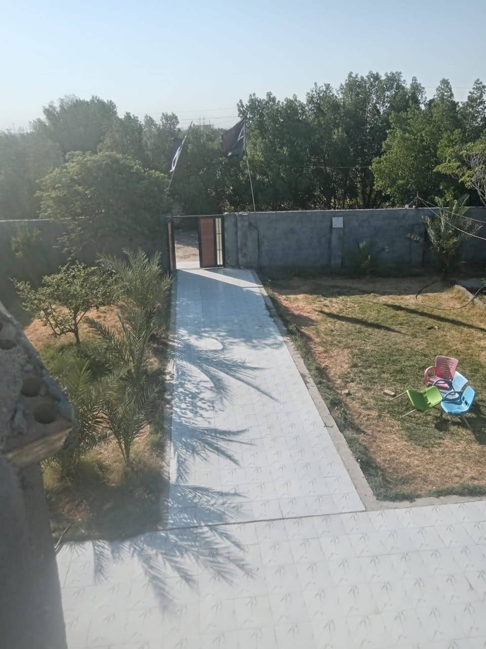 دونمين زراعي على الشارع مباشرتا
السايدين طريق بني زيد دوايه
منطقة ال جباره 
مقابيل المجمع السكني الجديد فرع ال بو سعد
الوجه 33 متر 
مع بيت طابوق بناء حديث البناء يتكون
 من ثلاث غرف وصاله 
ومطبخ عدد 2 حار وبارد 
وصحيات خارجيه وداخليه
 وديوانيه 10×4 ومشتمل 
مع قطعة بتلوا رباط كونكريت خارطه حديثه 
الخارطه غرفتين وديوانيه وصالتين ومطبخ ومجمع صحيات
 كهرباء وطنيه ظفيره من المحوله للبيت وأمبير ومولد بيت ابو ال8 
ماء أساله وماء بير 
الموقع تجاري. تجاري. تجاري 
‏‪***********‬‏ رقم صاحب الدار

