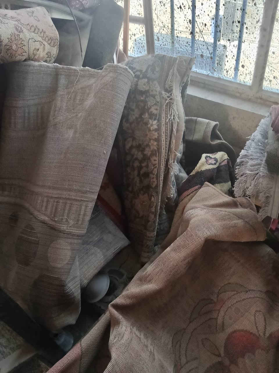 السلام عليكم عندى شلعه زوالي تعزيل مال بيت شلعه وحده كلهن 50 بلقران استعمالات بسيطه والي ياخذهن يجيب احد يشيلهن للتواصل ***********

