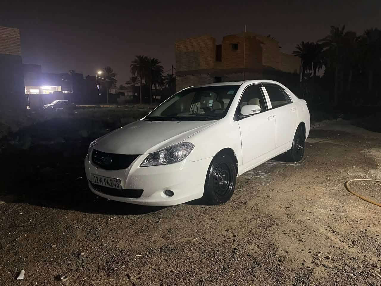 BYD G3
2013 موديل
كير محرك شرط
 رقم بغداد بسمي سياره 
تحويل ثاني يوم 
رقم سنويه جديد 
مكاني بغداد 
بيها قعطتين صبغ 
سعر 47 وبي مجال 
***********
