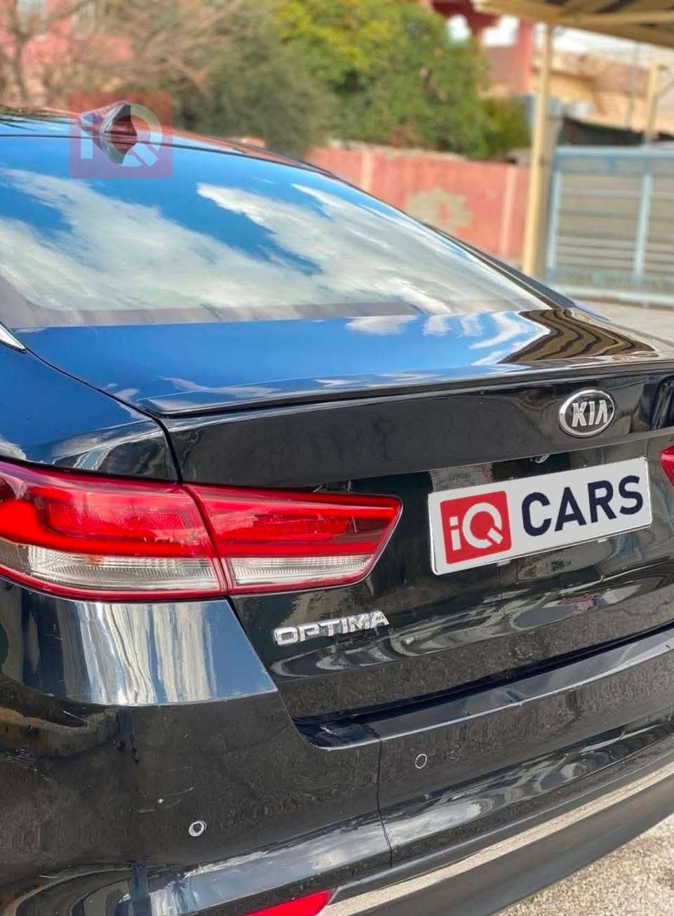 كيا أوبتيما 2018 (Kia Optima S) - وارد أمريكي
* الموديل: 2018
 * الفئة: S (سبورت)
 * الممشى: 97 ألف ميل حقيقي
 * الرقم والأوراق: رقم دهوك ورقم جديد، سنوية جديدة، السيارة باسمي مباشرة وبدون وكالة .
 * الضرر: حادث خفيف جداً  قطعة واحدة(دعامية خلفية فقط)، شواصي ولغود وايرباكات كلها مكفولة شرط الفحص 100%.
المواصفات:
 * محرك 2.4L اقتصادي ونشط
 * كشنات سبورت جلد وقماش مطرز (فئة S)
 * شاشة لمس تدعم Apple CarPlay و Android Auto مع كاميرا خلفية
 * ويل كب سبورت بلادي حجم كبير مع كشافات LED
 * وضعيات قيادة متعددة (Drive Mode: Eco / Normal / Sport)
 * فتحة سقف بانوراما كشنات كهرباء 
 * تحكم ستيرن كامل، مثبت سرعة.
* السيارة تايراتها مبدلهن جدد وبيها منظومة اضاءه امامية اصلية جديده شمسي .
الحالة:
السيارة ممتازة ومامحتاجة أي مصرف، كير ومحرك وتبريد وصدر كلها بشرط الفحص.
 * السعر: 142 ورقة وبيها مجال للشراي بعد المعاينة
 * للتواصل: ***********

