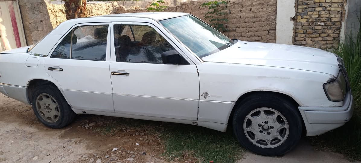 مارسيدس للبيع صاحب السيارة 🚗و الرقم
***********
