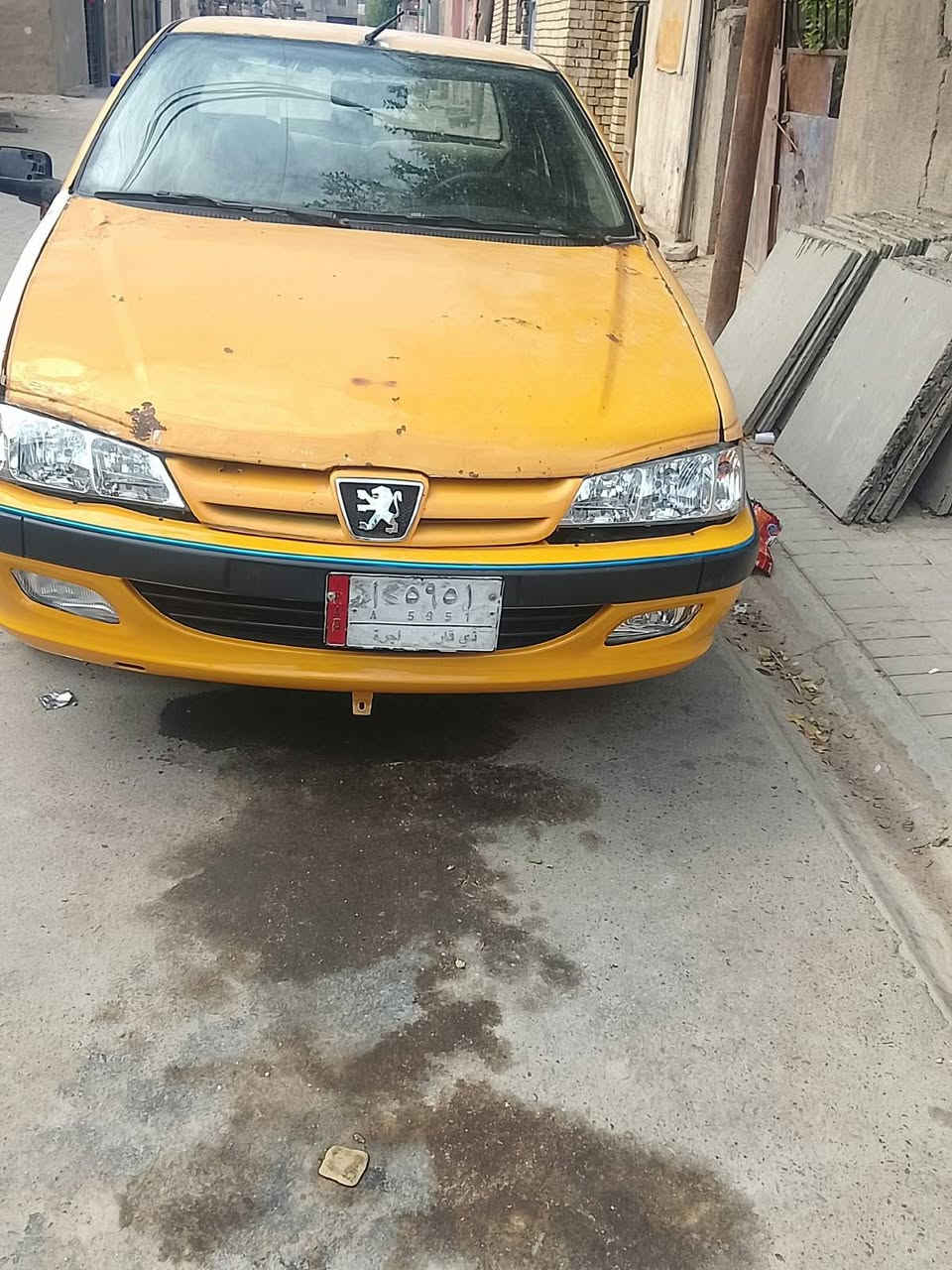 سلام عليكم بيجو موديل 12كير محرك نضاف تحويل مباشر بغداد مدينه الصدر تبريد بس غاز هيئه غرامات عليهه ورقتين ينزلن من السعر  رقمهه مشروع وطني  السعر 28بيهه مجال بسيط  فقط وتساب يشتغل ***********
