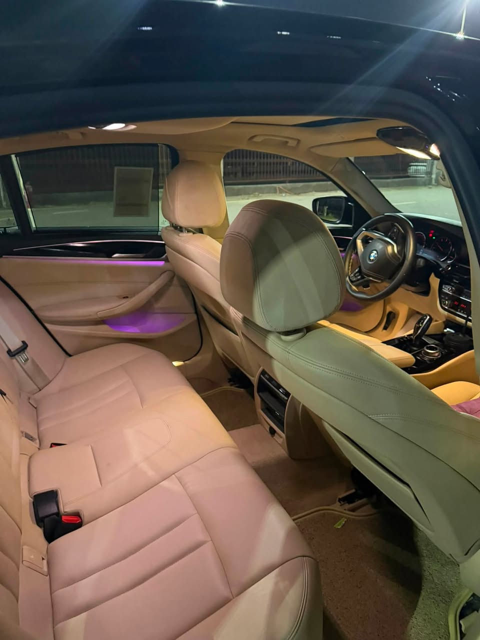 السلام عليكم, Bmw 520i 2018
وكالة العروش كلين بدون تبديل وبدون صبغ ماشية 65000km مالك واحد، مكينة وكير كفالة صيانة دورية يم منتظر اوتو
مواصفات خليجية
فتحة 
كشنات جلد
انظمة قيادة 
بصمتين 

رقم بغداد باسمي تحويل مباشر
مكان السيارة بغداد المنصور 
السعر 255$ وبي مجال بسيط
***********
