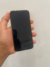 ايفون ١١ • ٦٤ • بطارية ١٠٠