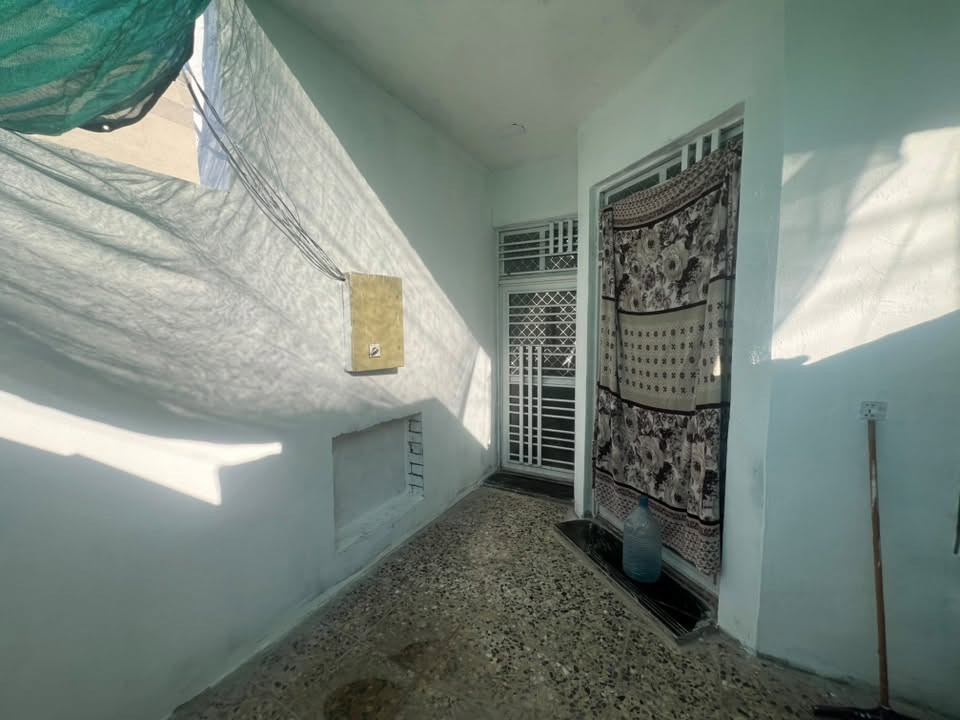 سلام عليكم
بيت  للبيع 
سند طابو زراعي  سند ٢٥
 بيت رافت  طابوك
بنا جديد 
غرفه  + مطبخ + حمام +. استقبال 
مساحه ١٠٠ نزال٢٠ 

*********** متوفر وتساب
