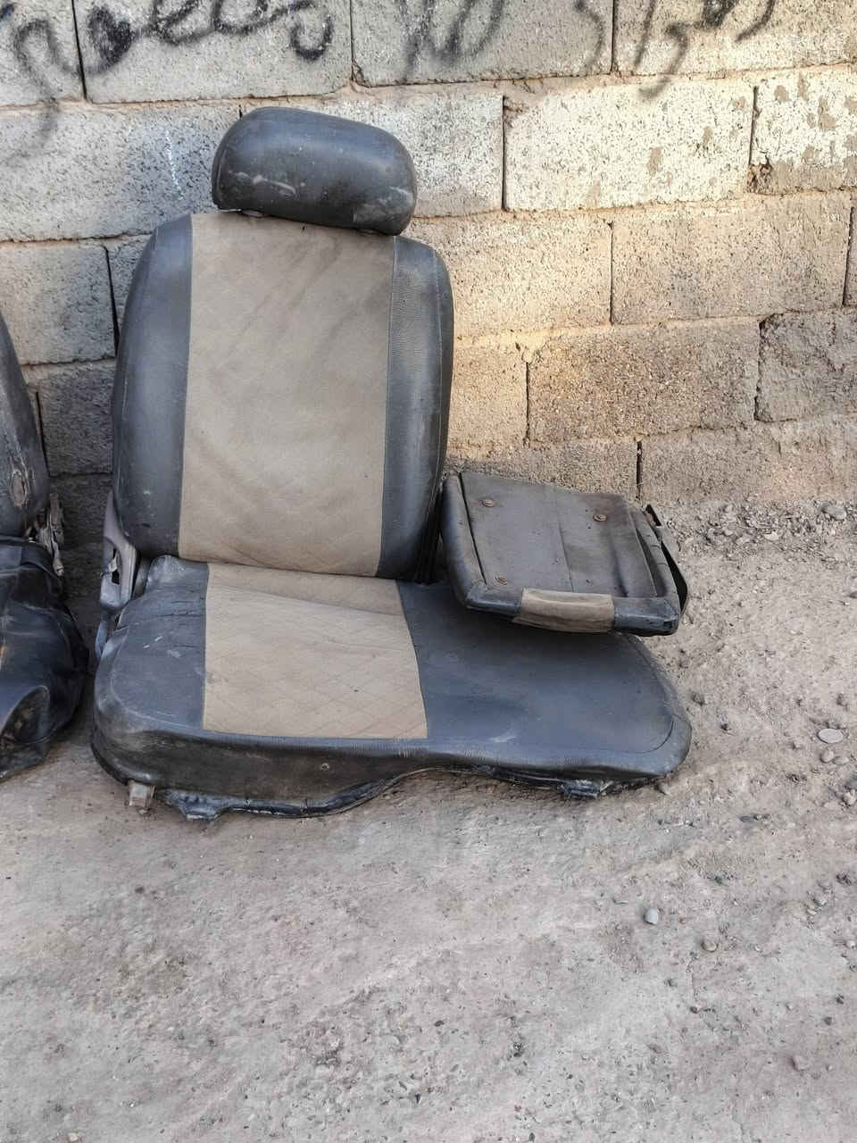 سلام عليكم..  سعر ١٥٠
كشنات بريجو نقص بس كشن القلاب 
يرادلهن غسل  وترتيب شويه 
تخم بطاين بريجو 
الدوره البعيثة 
‏‪***********‬‏
