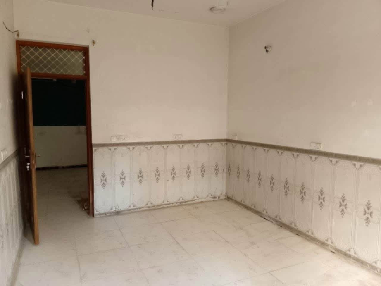 يحتوي على غرف نوم 🛌 +صاله+ستقبال+مطبخ+صحيات

بيت جاهز مصبوغ اوكامل سعر اليجار كلش مناسب 

📍العنوان بغداد الدوره مدخل البوعيثه قرب المجزره 

الاستفسار ***********  / ***********

