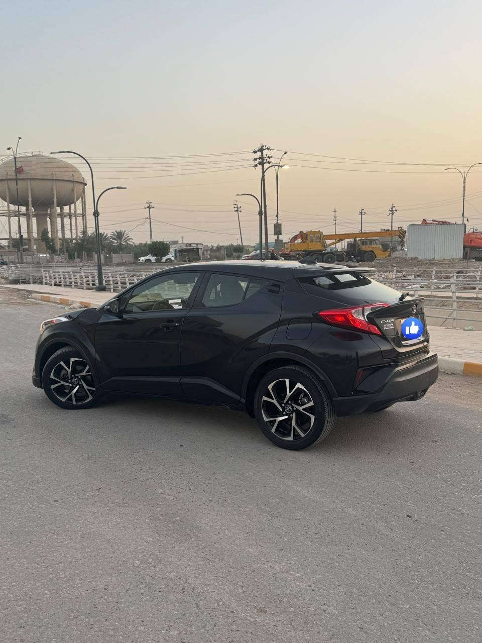 تيوتا CH-R 2019
يابانية وارد امريكي ، قطعة وحدة ، مكينة 2.0 كير CVT ،دفع امامي ، 

شاشة وسطية 8 إنج ، تدعم ابل كار بلي ، اندرويد اوتوا ، بلوتوث، منفذ USB ، منفذ سماعات AUX 

صوت 6سماعات ، تحكم ستيرن ، 

مواصفات: 
تحذير اصطدام ، رادار امامي ، اكتشاف المشاة ، تحذير مغادرة مسار 

 HIGH BEAM الضوء العالي ينفتح وينغلق تلقائيًا اذا اكو سيارات متجها عليك ،
 حساس اطارات ، 
كاميرة خلفية ، 
مانع انزلاق ، 
تراكشن كونترول ، 

ماشية : 57KM الف 
سعر 14,500$
تواصل: ***********
