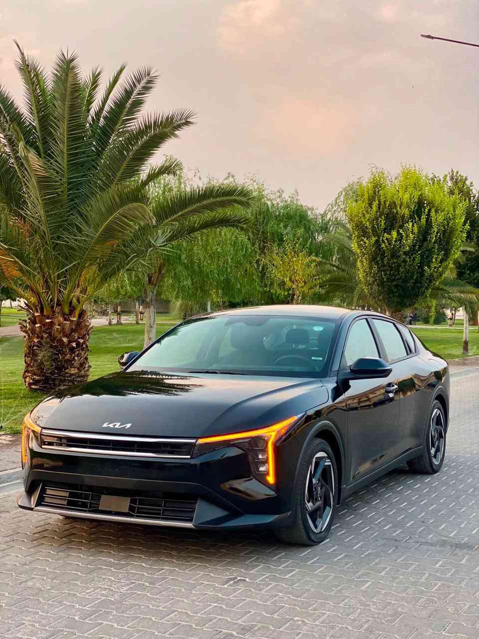 Kia K4 2025 Ex
كيا كي فور ٢٠٢٥ Ex

١٣ الف ميل ماشي

المواصفات :
المحرك: – 4 سلندر 2000
بصمه ابواب 
بصمه تشغيل مع تشغيل عن بعد 
كشنات جلد تدفئه وستيرن هيتر 
قطعتين تبريد امامي خلفي 
• إنارة LED أمامية وخلفية
• حساسات خلفية
• كاميرا رجوع عالية الدقة
• مرايا كهربائية قابلة للطي
• شاشة وسطية عملاقة تعمل باللمس
• شاشة عدادات رقمية
• دعم Apple CarPlay & Android Auto
• ستيرن جلد متعدد الوظائف
• تشغيل بصمة
• دخول ذكي بدون مفتاح
• مكيف أوتوماتيك بارد جداً
• منافذ USB أمامية وخلفية
• كبح تلقائي للطوارئ AEB
• نظام البقاء داخل المسار
• تنبيه النقطة العمياء
• تنبيه حركة المرور الخلفية
• ABS + EBD + مانع انزلاق
بعد هواي مواصفات

تترقم شمالي(اربيل سليمانية دهوك)
للبيع فقط بدون مراوس
 مكان سليمانية📍

للستفسار:
📞*********** السليمانية, العراق
