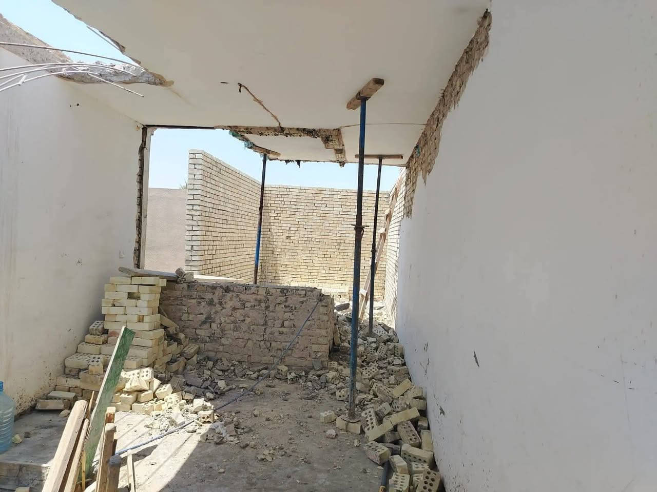 تريد ترمم بيتك
نحن  كادر طور منزلك نؤمن بأن الترميم ليس مجرد إصلاح، بل هو فن لإعادة الحياة إلى منزلك. نقدم خدمات ترميم متكاملة بأعلى معايير الجودة، بدءًا من التقييم الدقيق للمشاكل وحتى التنفيذ المتقن. فريقنا المتخصص يمتلك الخبرة والكفاءة اللازمة للتعامل مع كافة أنواع الترميمات، سواء كانت بسيطة أو معقدة. نستخدم أحدث التقنيات والمواد لضمان تحقيق أفضل النتائج التي تدوم طويلًا. تواصلوا معنا  للتواصل يرجى ارسال رسالة او الاتصال على واتساب👇
*********** واتساب
