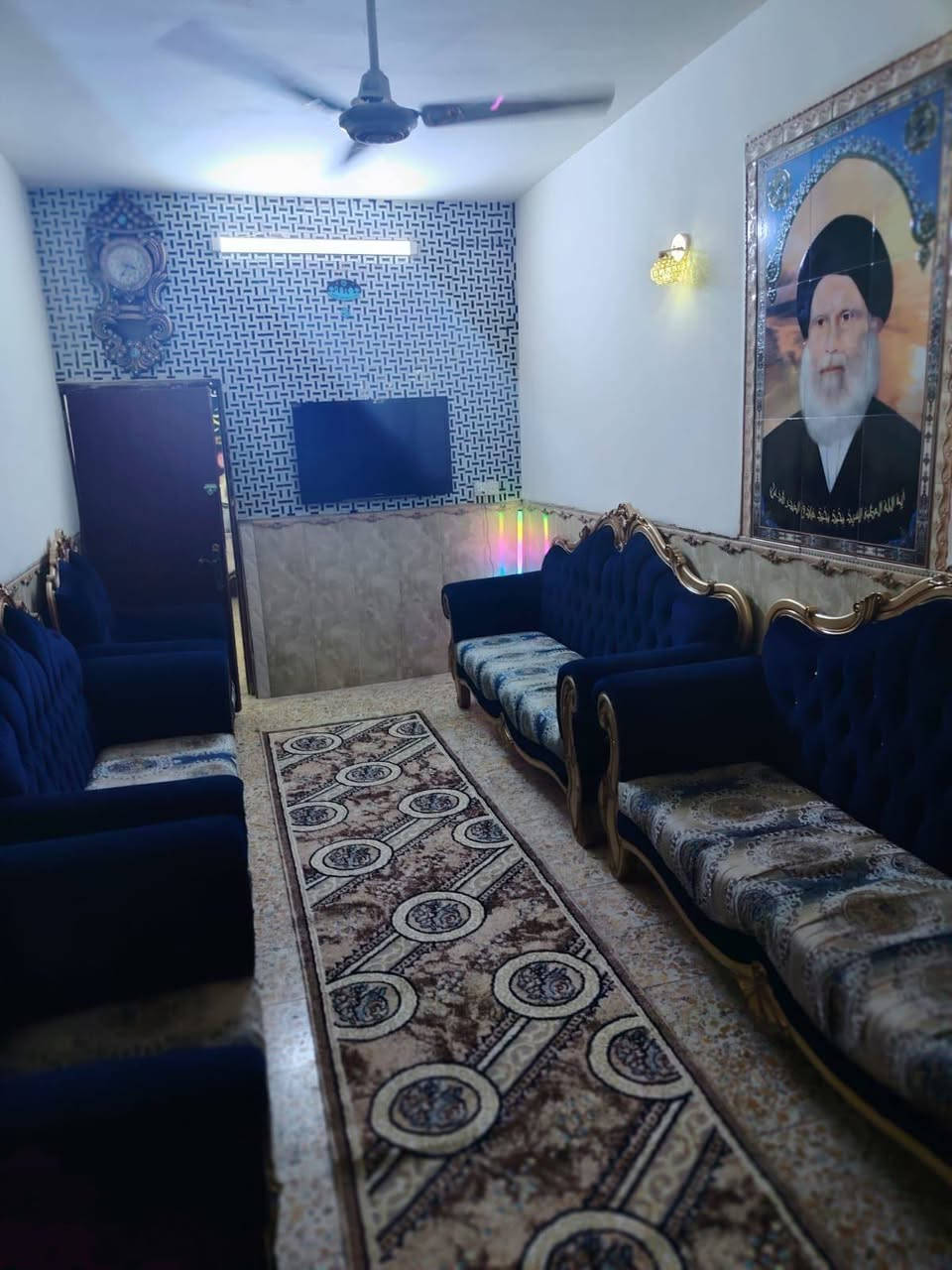 بيت للبيع مستعجل  ١٠٠متر واجه5نزال 20 قاط  واحد  وبيتونه  الحسينية شارع العقيد يم ملعب ميلانو طابو صرف المؤجر رأس الشهر يفرغ البيت  السعر نقد ٥٠ قسط ٥٥ مقدمة ٣٥ والباقي شهري ٥٠٠الف ويستلم البيت مباشر اني مو من المنطقة  أي استفسار ***********
