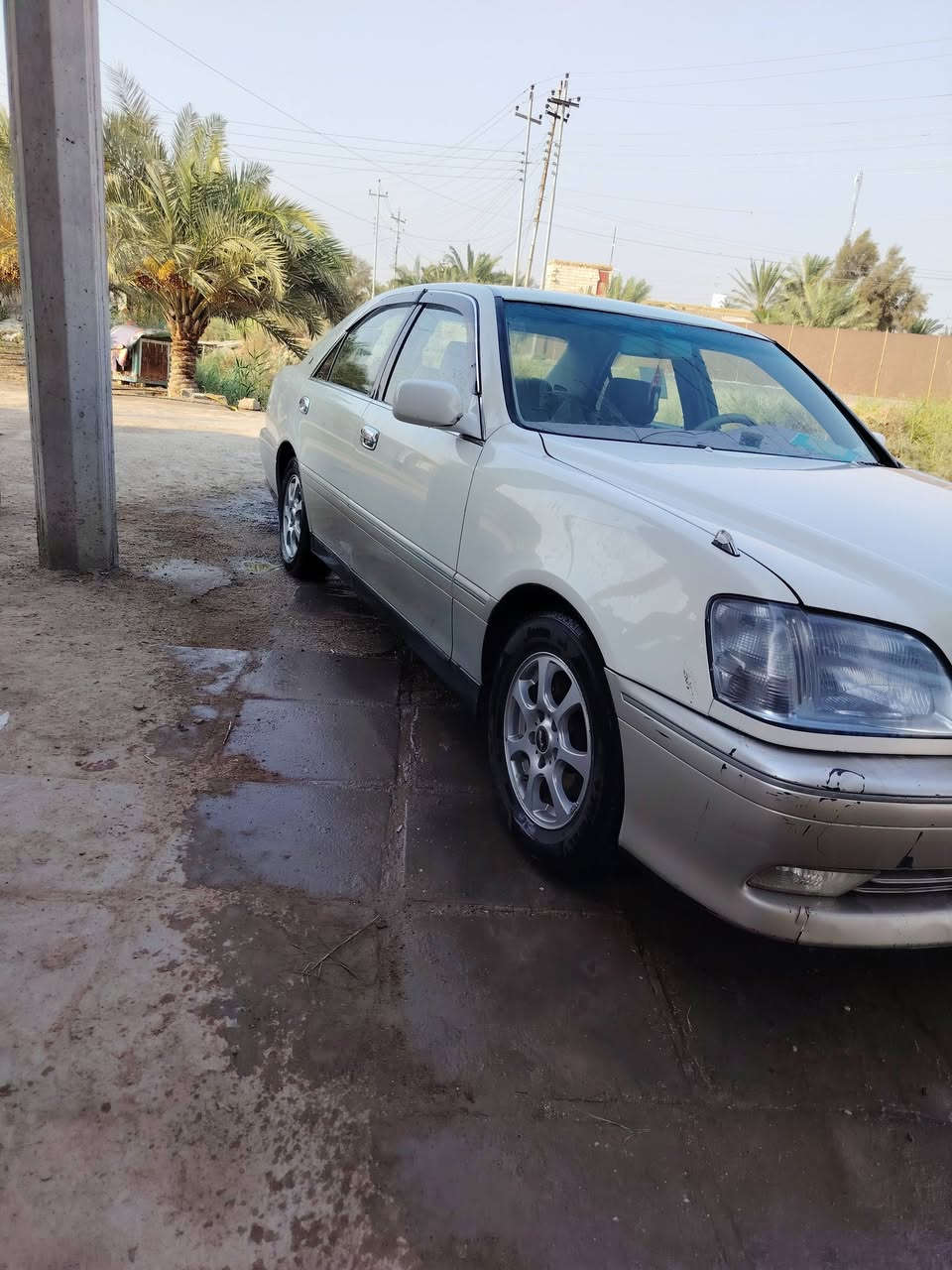 سلام عليكم ورحمة الله وبركاتة  
سياره نوع تيوتا ملكه 
الموديل ٢٠٠٢
الون ابيض لؤلؤي محجل 
حداديه تبريد فول 
مكينه كير كارتون نوع المحرك فيفيتي فيشه او بطل رياضي 
اربع كشنات كهربائيه 
لايت دوار 
جاهزه السياره ماناقصه شي نضيفه انضف من الصوره 
مال جناي 
العنوان ناصريه سوق الشيوخ 
رقم الهاتف ***********
