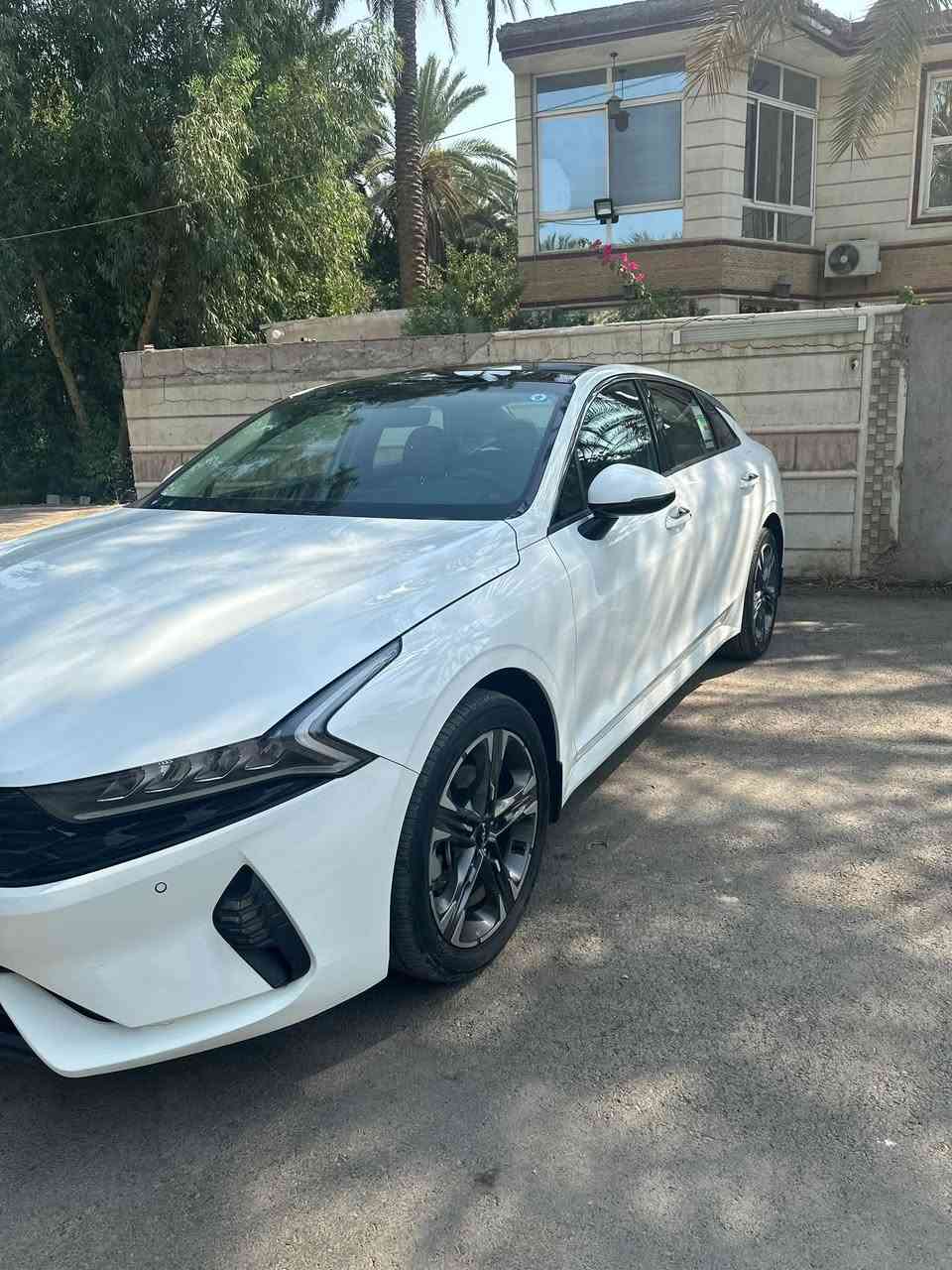 🚨 للبيع | Kia K5 2023 خليجي 🚨

🔥 كيا K5 موديل 2023
مواصفات خليجية
🔧 مكينة 2.0 لتر | 4 سلندر
⚙️ أوتوماتيك
📍 ضمان شركة الدولية
🛣️ ماشية 45,000 كم فقط
🔢 رقم بغداد

✨ أبرز المواصفات:
• محرك 2.0 لتر بقوة 152 حصان
• عزم 192 نيوتن.م
• قير أوتوماتيك 6 سرعات
• دفع أمامي FWD
• شاشة ومواصفات ترفيهية حديثة
• Apple CarPlay
• كاميرا خلفية
• حساسات ركن
• مثبت سرعة
• أنظمة أمان متعددة
• إضاءة LED
• مقاعد جلد
• فتحة سقف بانوراما
• تشغيل بصمة وتشغيل زر
• مواصفات خليجية مميزة

🟢 حالة السيارة:
السيارة نظيفة جداً وبحالة ممتازة، وبيها فقط ملاحظات بسيطة:

▪️ صبغ في بداية البنيد
▪️ بارد بسيط في الجاملغ الخلفي
▪️ غير ذلك السيارة جاهزة للفحص والبيع.

💰 السعر: 180 ورقة فقط

📍 مكان السيارة: بغداد – سبع أبكار

📞 للتواصل:
***********

⚡️ السيارة تستاهل الفحص، والفحص على المشتري.
