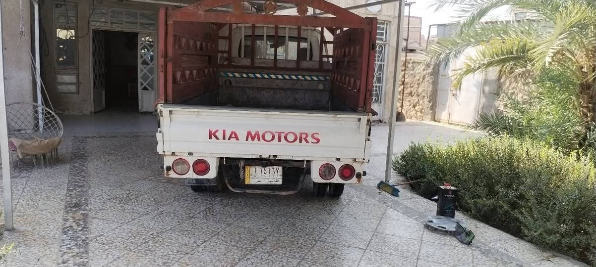 السلام عليكم  عندي كيه حمل للبيع نضيفه وجاهزه كير حداديه محرك تبريد شغال بس قايش بيه بارد قليل بلغد مكفوله من الصبغ مديل 2014 السعر 103وبيه مجال رقم الهاتف ***********
