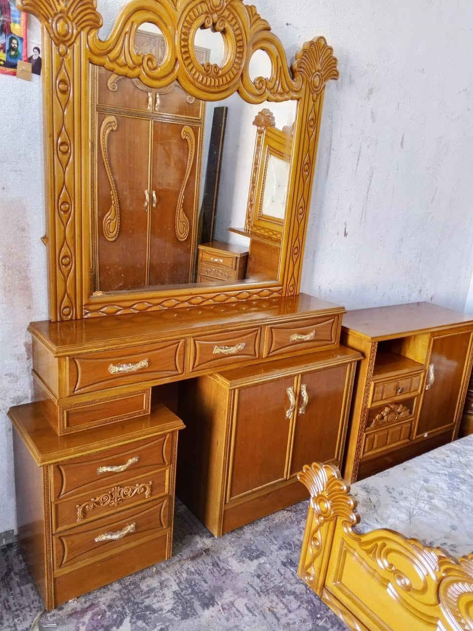 650غرفه تزكام خمس ابواب  مال عرسان فول نضافه صاج داخل وخارج  بدون زاويه مفصلين بوفيه للفراش وياهه بغداد الحسينيه مال الراشديه وعندي توصيل ***********
