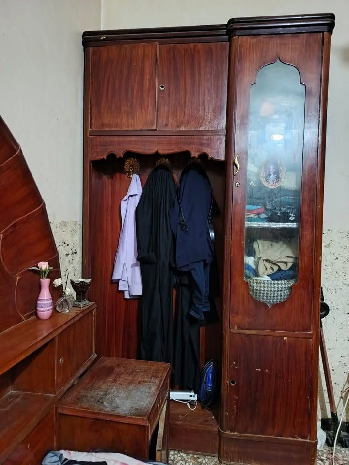 السلام عليكم 
غرفه نوم خشب صاج اصلي مستعمل 
نضافه 75بالميه مسح صبغ ترجع جديده 
مكاني النجف الكوفه راسلني وخلي السعر اللي يناسبك مستعجل ع بيعتها تجي تشوفها تتاكد من نضافتها يلا تسلمني 
الرقم : *********** واتساب فقط
