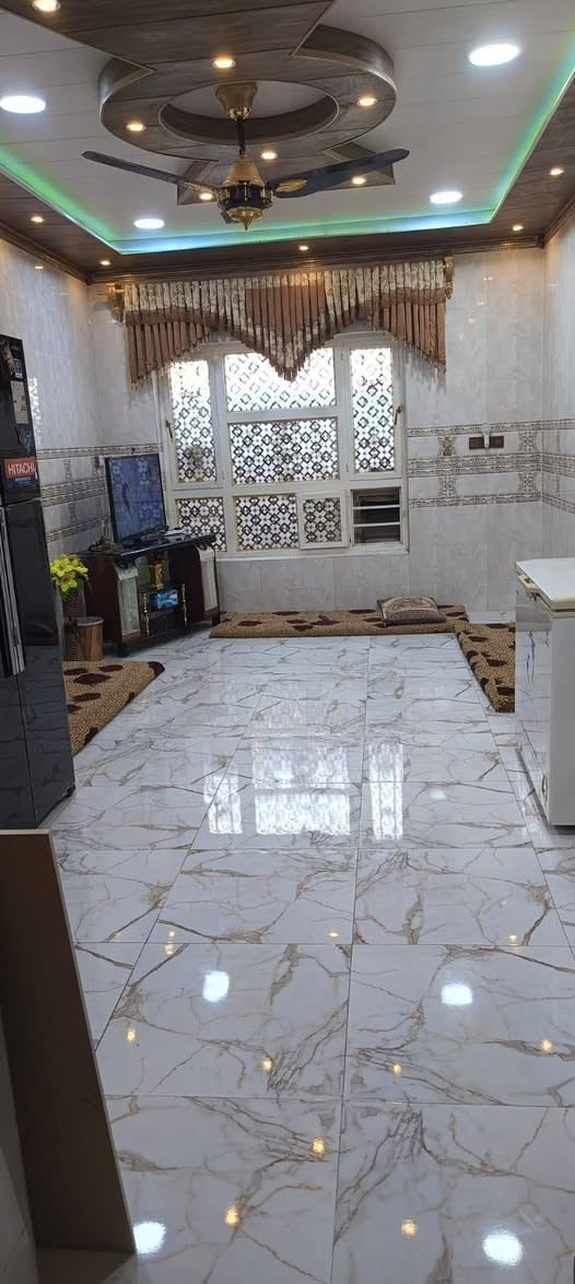 السلام عليكم يوجد دار للبيع في الخويلص قريب من المدارس طابو صرف المساحه 245م بناء حديث طابقين سيراميك وسقوف ثانويه للاستفسار رقم الهاتف ***********
