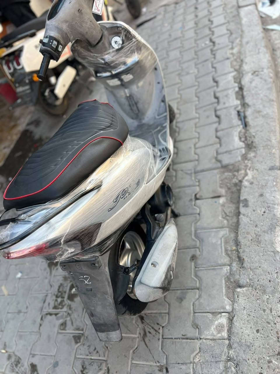 ماكس منغوالي
درجه مكينه ناعمه شلعه معدل مكينه ما مفتوحه 
كفراته اصليه مختمه كابريتر اصليه 
أوراقه كماله بسمي 
٦٥٠ وبيه مجال تجي تكلب وتأخذ 
مكاني بغداد مشتل ***********

