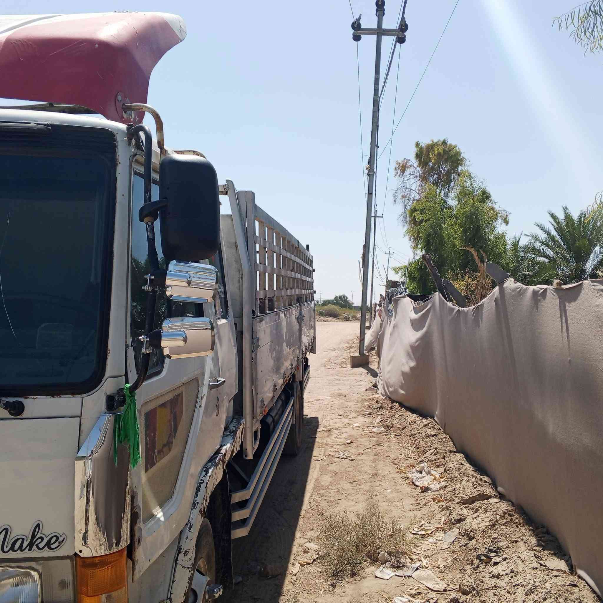 سلام عليكم هينو فوزه مربع للبيع سياره جاهزه 15عادي ام لقبق اسود شاصي مطول ربع متر حداديه خير من الله الاستفتار على رقم (***********)***********
