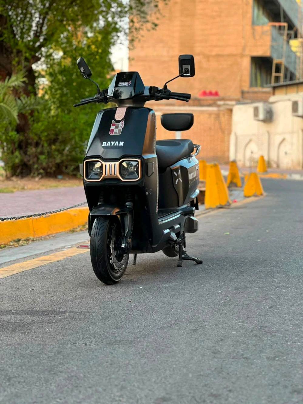 دراجه ريان 6باتري ملف 1800
فول مواصفات صندوك كهربائي 
مثبت سرعه بيها بك رجوع للخلف 3نمر السرعه 60 حقيقي وبيها اهواي مواصفات بعد 
السعر 750وبيها مجال حك الجيه