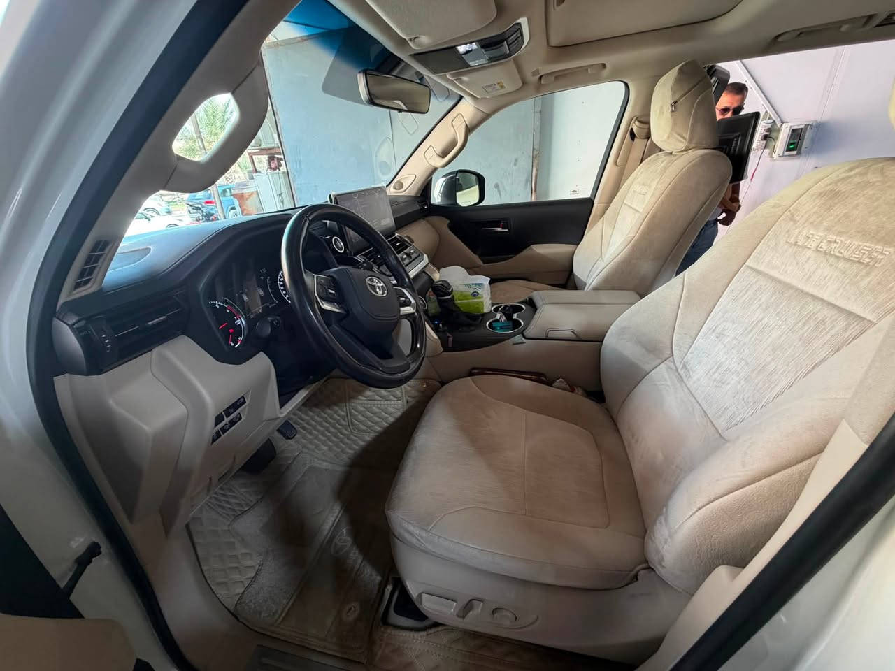 السلام عليكم 🌹

للبيع تويوتا لاندكروزر ساز VX Limited موديل 2024 🚙✨
مكفوله من لحادث ولطخه  

المواصفات:
• 4 كاميرات
• حساسات أمامية وخلفية
• كراسي أمامية وخلفية تدفئة وتبريد
• كراسي  كهربائية مخمل 
• مواصفات VX Limited

السيارة نظيفة جداً وبحالة ممتازة، جاهزة للفحص                              السعر  780 وبيها مجال بسيط 

مكان كربلاء
هاتف ***********
