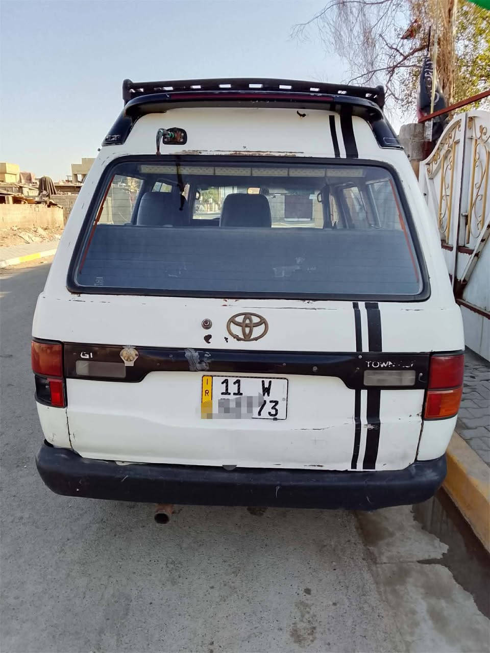 السلام عليكم سياره تيوتا موديل 93 
دجه ناصيه 5 بيبان تخم تاير جديد الكير والمكينه خير من الله رقمها انكليزي بغداد باسمي 
العنوان الحسينيه الراشديه 
الرقم ***********
