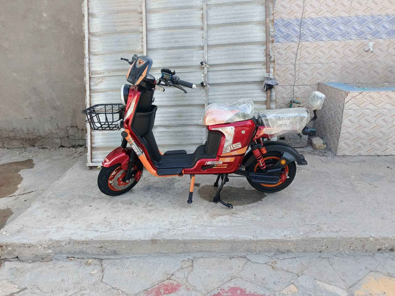 لبيع بيهه بطارية وحده متفوخه شغاله كلهه مابيهه اي شي السعر ٤٢٥ وبيهه مجال العنوان البصره القرنه للاستفسار ***********
