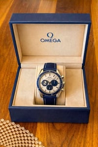 وصلتني وحدة من  اجمل الساعات Omega Speedmaster Professional Moonwatch ...